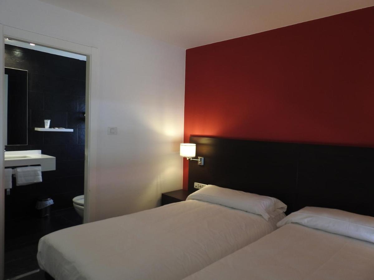 Hostal Meson De Paco Cariñena Eksteriør bilde
