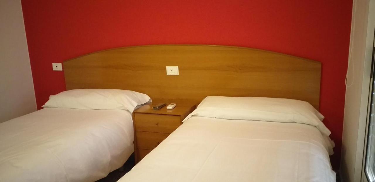 Hostal Meson De Paco Cariñena Eksteriør bilde